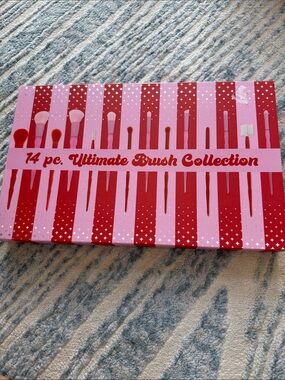 14 pc. Ultimate Brush Collection - Pink & Red Makeup Brush Set